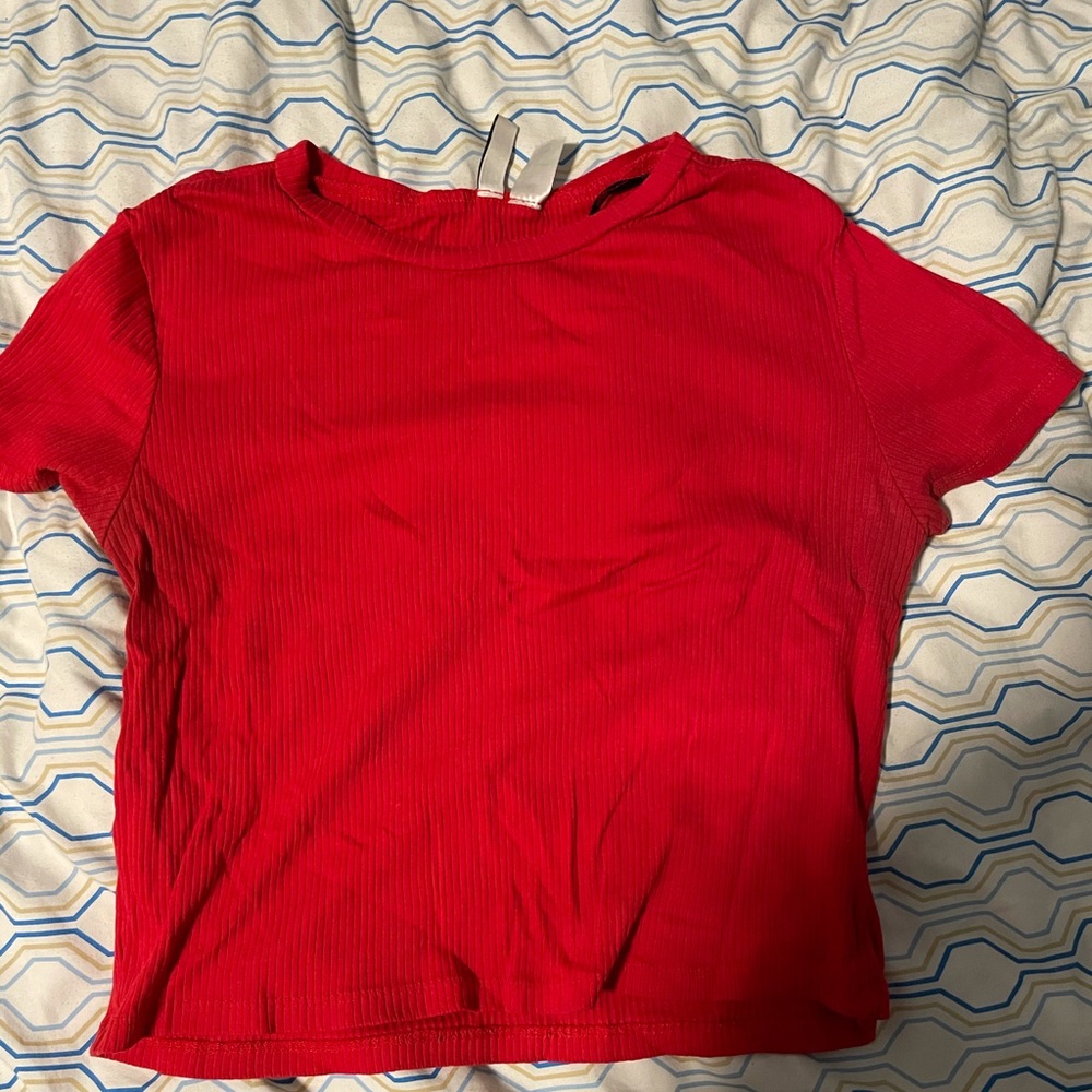 Basic red short sleeve crop top